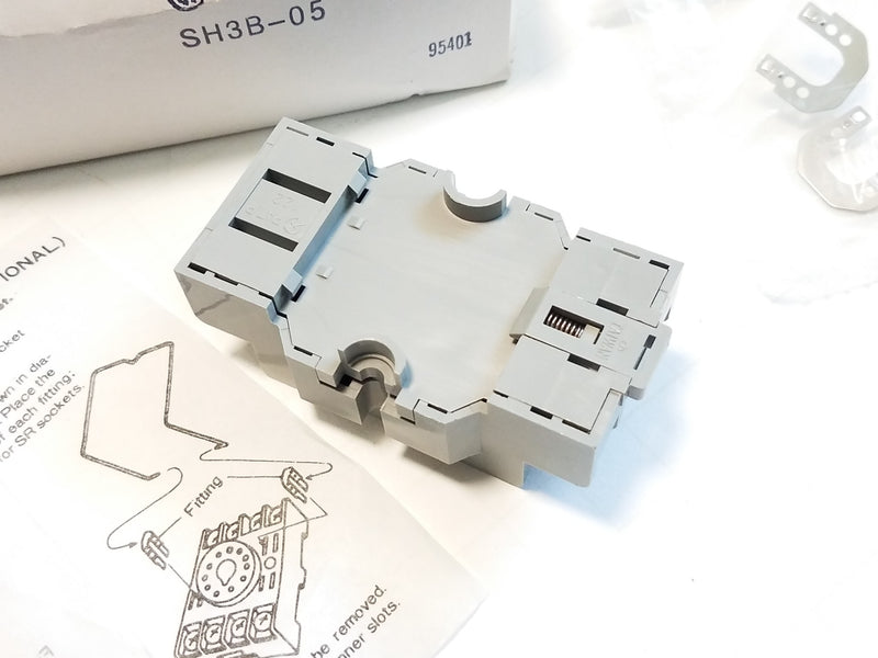 Lot of (8) Idec SH3B-05 DIN Rail Snap / Surface Mount Relay Socket 3-pole 11-pin