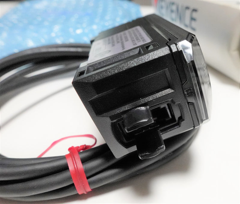 Keyence IL-1000 CMOS Multi-Function Analog Laser Sensor