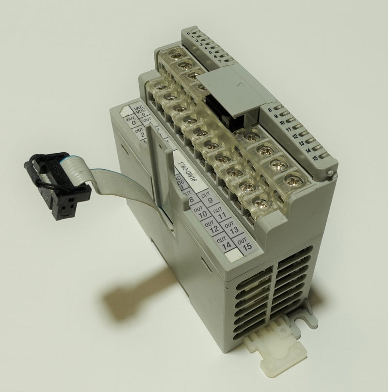 Allen Bradley 1762-OW16 Ser:A Rev:A 16PT AC/DC Relay Output Module